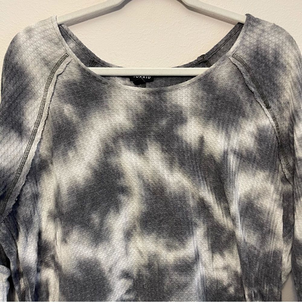 Torrid long sleeve t-shirt size 2x - Picture 2 of 5